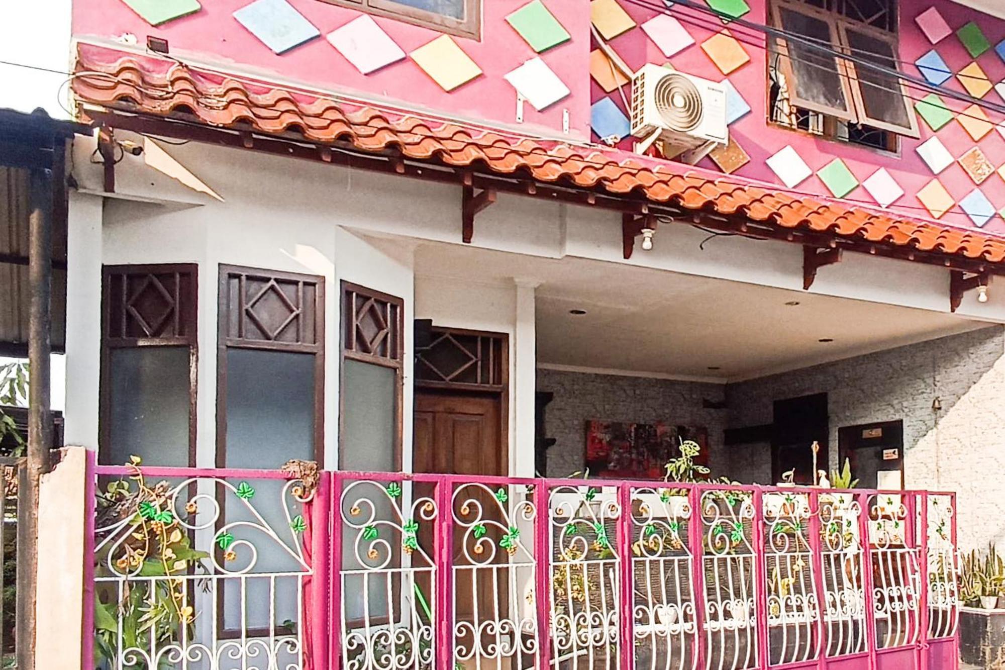 Trihakso Guest House Near Kaliurang Redpartner Sleman  Dış mekan fotoğraf