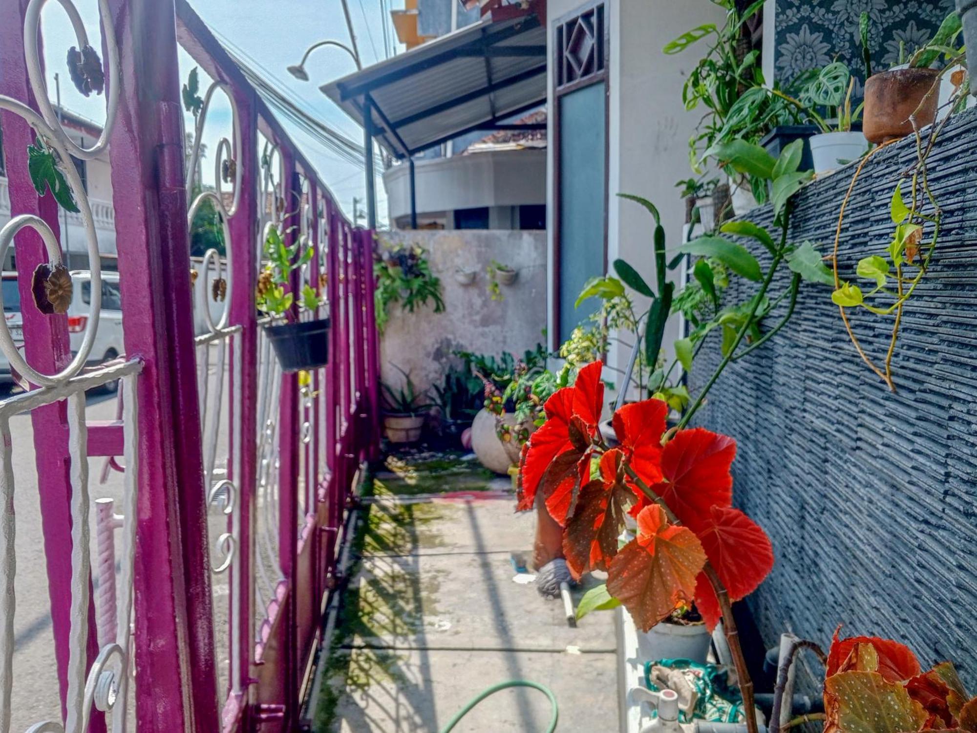 Trihakso Guest House Near Kaliurang Redpartner Sleman  Dış mekan fotoğraf